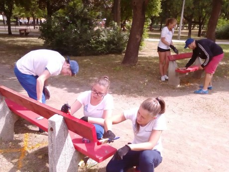 Önkéntes városszépítő akciót tartott az Új Nemzedék Közösségi Tér